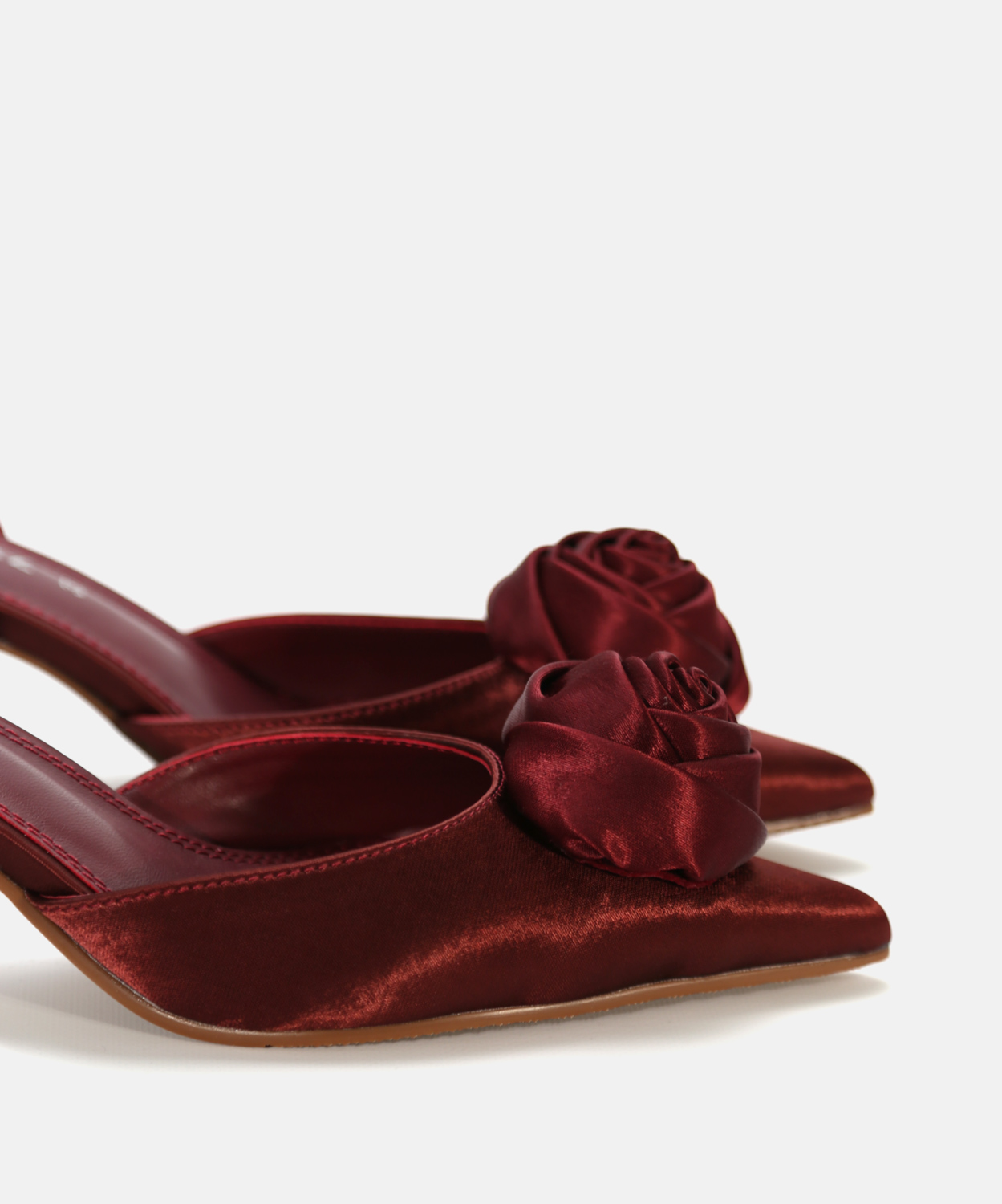 Zapato tac&oacute;n fino flor  image number null